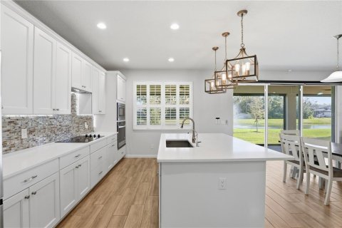 House in Sanford, Florida 4 bedrooms, 306.3 sq.m. № 2235579 - photo 11