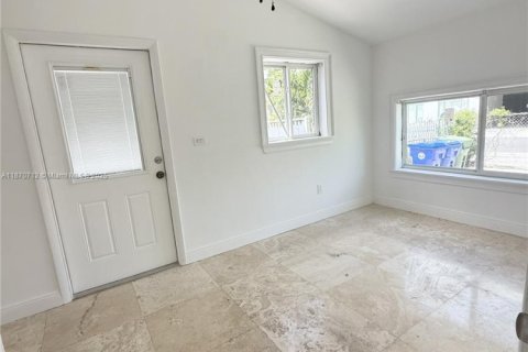 Propiedad comercial en venta en Miami, Florida, 169.55 m2 № 1921352 - foto 4