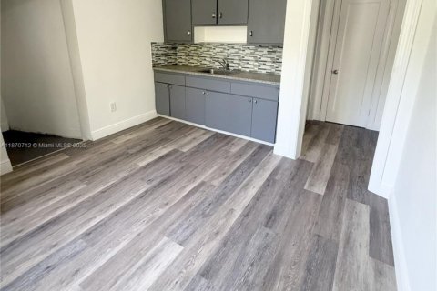 Propiedad comercial en venta en Miami, Florida, 169.55 m2 № 1921352 - foto 15