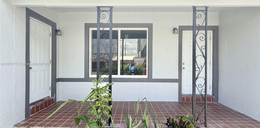 Propiedad comercial en Miami, Florida 169.55 m2 № 1921352