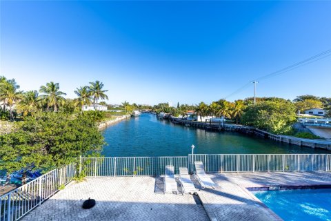 Copropriété à louer à North Miami, Floride: 1 chambre, 73.21 m2 № 2079938 - photo 2