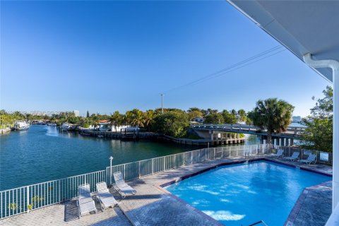 Condo à North Miami, Floride, 1 chambre № 2079938