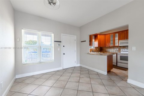 Copropriété à louer à North Miami, Floride: 1 chambre, 73.21 m2 № 2079938 - photo 9