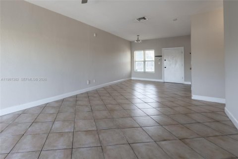 Copropriété à louer à North Miami, Floride: 1 chambre, 73.21 m2 № 2079938 - photo 6