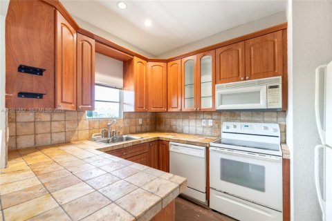 Copropriété à louer à North Miami, Floride: 1 chambre, 73.21 m2 № 2079938 - photo 11
