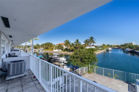 Copropriété à louer à North Miami, Floride: 1 chambre, 73.21 m2 № 2079938 - photo 3