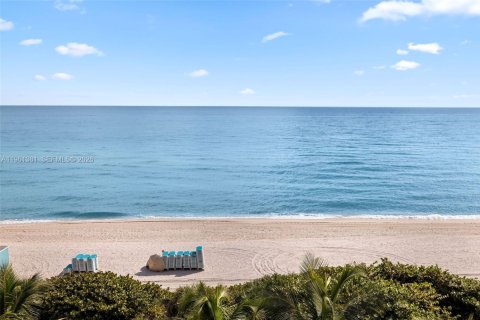 Condominio en alquiler en Miami Beach, Florida, 3 dormitorios, 190.73 m2 № 2023276 - foto 20