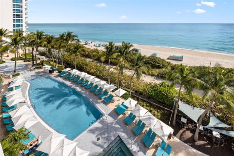 Condominio en alquiler en Miami Beach, Florida, 3 dormitorios, 190.73 m2 № 2023276 - foto 19