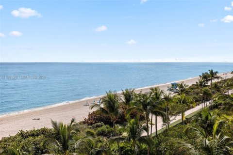 Condominio en alquiler en Miami Beach, Florida, 3 dormitorios, 190.73 m2 № 2023276 - foto 16