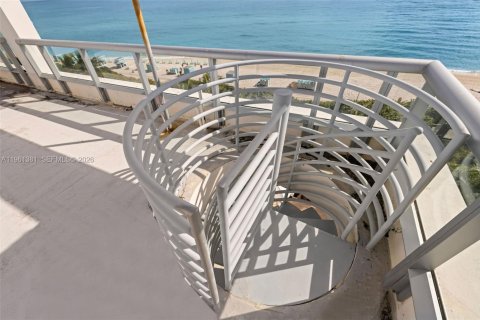 Condominio en alquiler en Miami Beach, Florida, 3 dormitorios, 190.73 m2 № 2023276 - foto 21