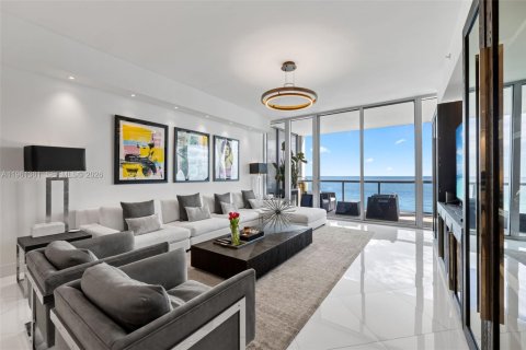 Condominio en alquiler en Miami Beach, Florida, 3 dormitorios, 190.73 m2 № 2023276 - foto 12