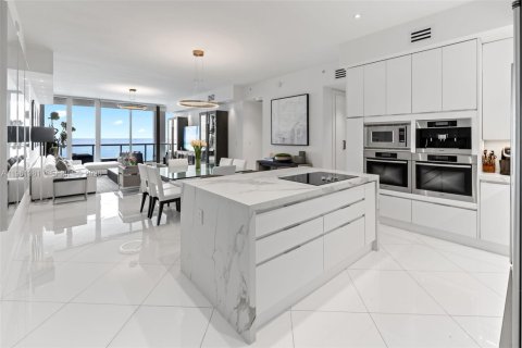 Condominio en alquiler en Miami Beach, Florida, 3 dormitorios, 190.73 m2 № 2023276 - foto 4