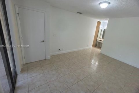 Condo in Coconut Creek, Florida, 2 bedrooms  № 1954961 - photo 11