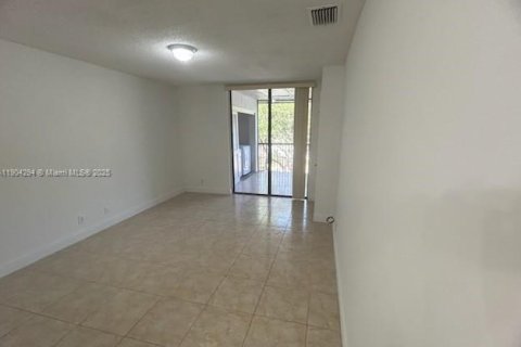 Condo in Coconut Creek, Florida, 2 bedrooms  № 1954961 - photo 10