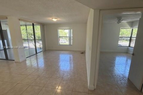 Condo in Coconut Creek, Florida, 2 bedrooms  № 1954961 - photo 4