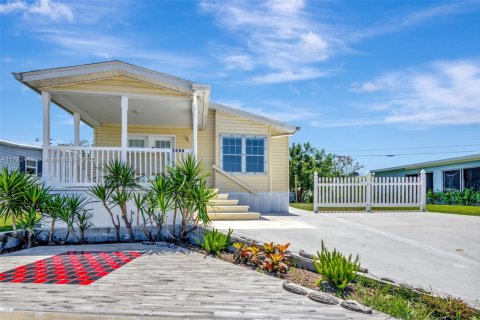 Villa ou maison à vendre à Boynton Beach, Floride: 2 chambres, 98.85 m2 № 1985677 - photo 1