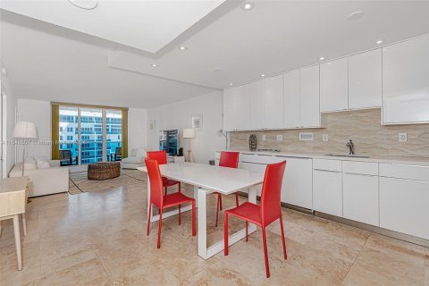 Copropriété à louer à Miami Beach, Floride: 1 chambre, 81.75 m2 № 1058689 - photo 1