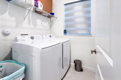 Casa en venta en Homestead, Florida, 4 dormitorios, 227.7 m2 № 1929025 - foto 11