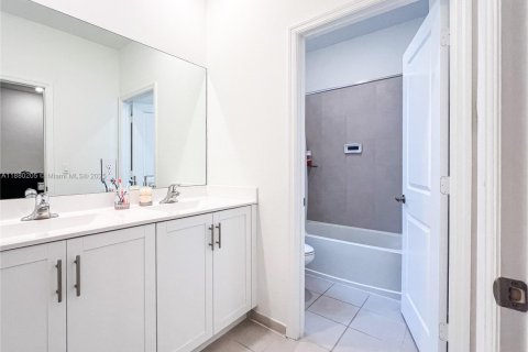 Casa en venta en Homestead, Florida, 4 dormitorios, 227.7 m2 № 1929025 - foto 12