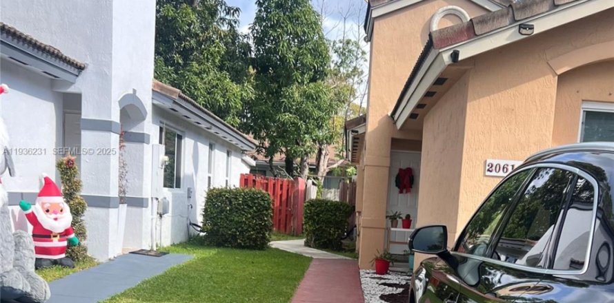 Apartment in Cutler Bay, Florida 1 bedroom, 136.38 sq.m. № 1994303