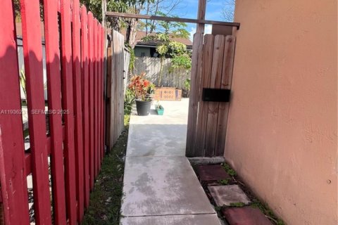 Apartment in Cutler Bay, Florida 1 bedroom, 136.38 sq.m. № 1994303 - photo 3