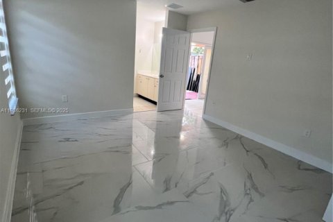 Apartment in Cutler Bay, Florida 1 bedroom, 136.38 sq.m. № 1994303 - photo 13