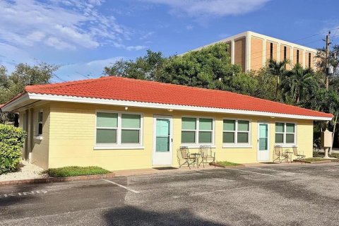 Condo in Sarasota, Florida, 2 bedrooms № 2400310