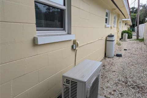 Condo in Sarasota, Florida, 2 bedrooms  № 2400310 - photo 11