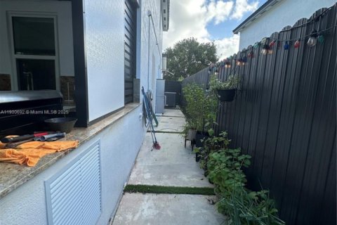 House in Homestead, Florida 4 bedrooms, 199.37 sq.m. № 1953448 - photo 30