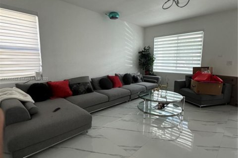 House in Homestead, Florida 4 bedrooms, 199.37 sq.m. № 1953448 - photo 3