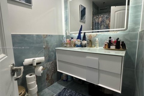 House in Homestead, Florida 4 bedrooms, 199.37 sq.m. № 1953448 - photo 21