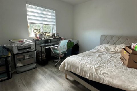 House in Homestead, Florida 4 bedrooms, 199.37 sq.m. № 1953448 - photo 13