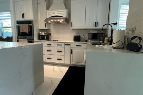 House in Homestead, Florida 4 bedrooms, 199.37 sq.m. № 1953448 - photo 8