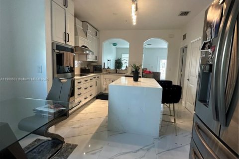 House in Homestead, Florida 4 bedrooms, 199.37 sq.m. № 1953448 - photo 9