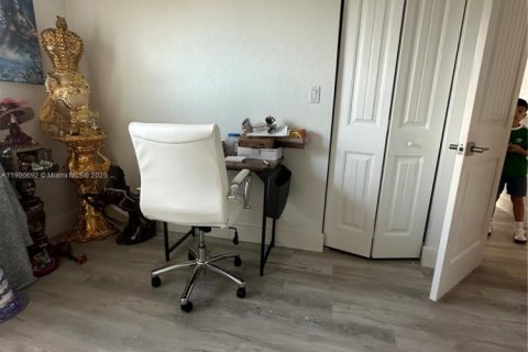 House in Homestead, Florida 4 bedrooms, 199.37 sq.m. № 1953448 - photo 14