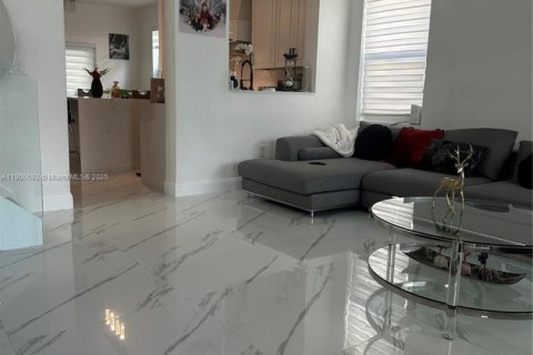 House in Homestead, Florida 4 bedrooms, 199.37 sq.m. № 1953448 - photo 5