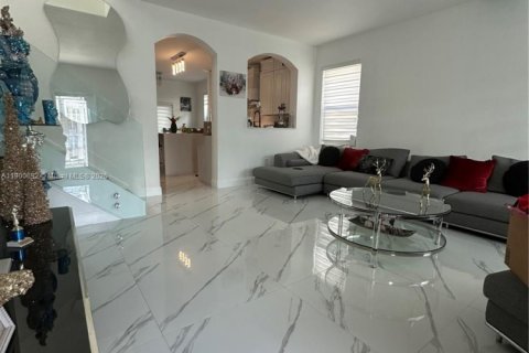 House in Homestead, Florida 4 bedrooms, 199.37 sq.m. № 1953448 - photo 4