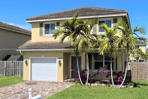 House in Homestead, Florida 4 bedrooms, 199.37 sq.m. № 1953448 - photo 1