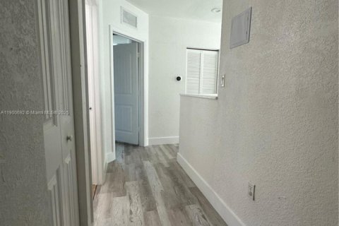 House in Homestead, Florida 4 bedrooms, 199.37 sq.m. № 1953448 - photo 22