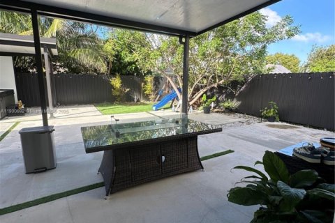 House in Homestead, Florida 4 bedrooms, 199.37 sq.m. № 1953448 - photo 27