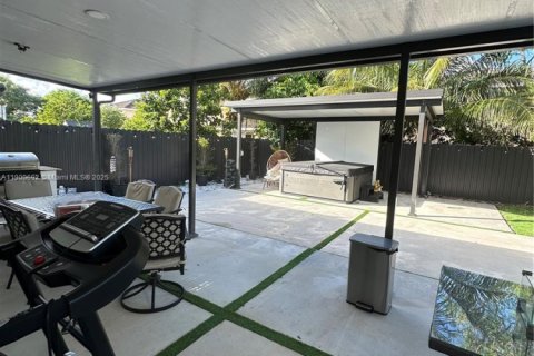 House in Homestead, Florida 4 bedrooms, 199.37 sq.m. № 1953448 - photo 28