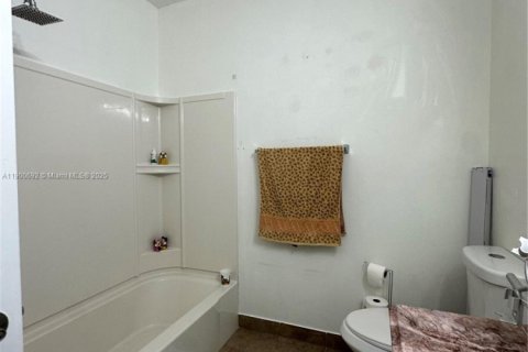 House in Homestead, Florida 4 bedrooms, 199.37 sq.m. № 1953448 - photo 15