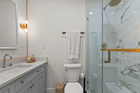 House in Miami, Florida 5 bedrooms, 202.9 sq.m. № 2031359 - photo 29