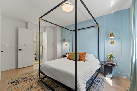 House in Miami, Florida 5 bedrooms, 202.9 sq.m. № 2031359 - photo 27