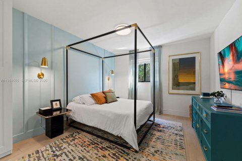 House in Miami, Florida 5 bedrooms, 202.9 sq.m. № 2031359 - photo 26