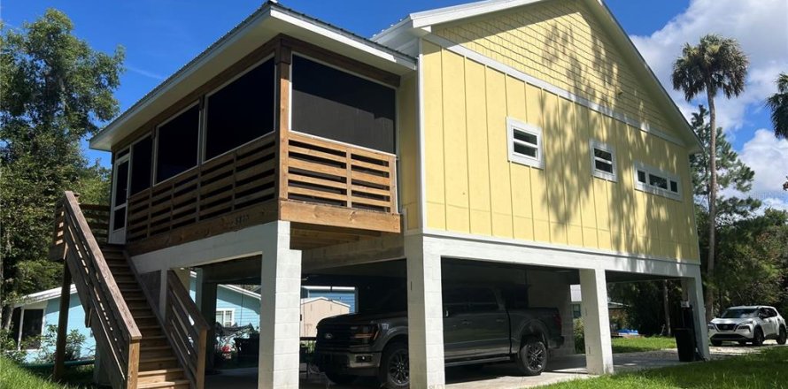 House in Yankeetown, Florida 2 bedrooms, 90.3 sq.m. № 1821518