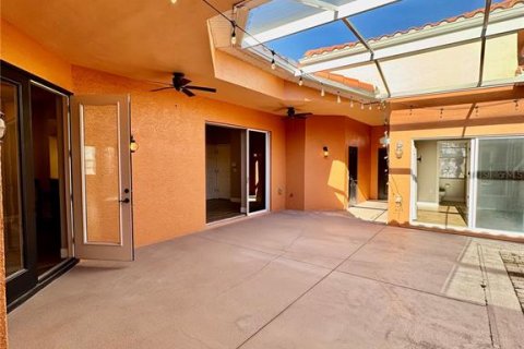 House in Cape Canaveral, Florida 4 bedrooms, 157.38 sq.m. № 2112075 - photo 4