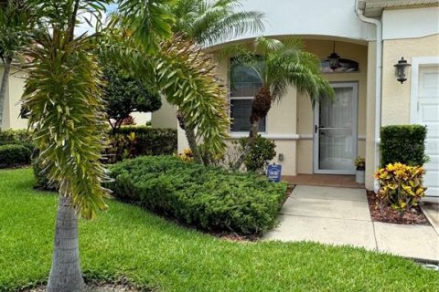 House in Cape Canaveral, Florida 4 bedrooms, 157.38 sq.m. № 2112075 - photo 2