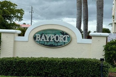 House in Cape Canaveral, Florida 4 bedrooms, 157.38 sq.m. № 2112075 - photo 28