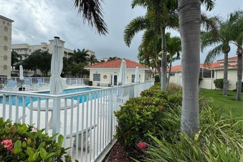 House in Cape Canaveral, Florida 4 bedrooms, 157.38 sq.m. № 2112075 - photo 27